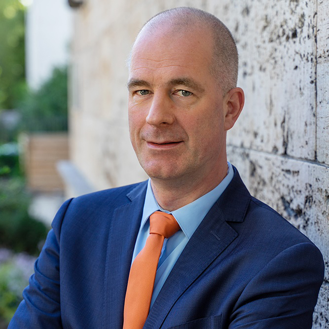 Dr. Christian Mölling